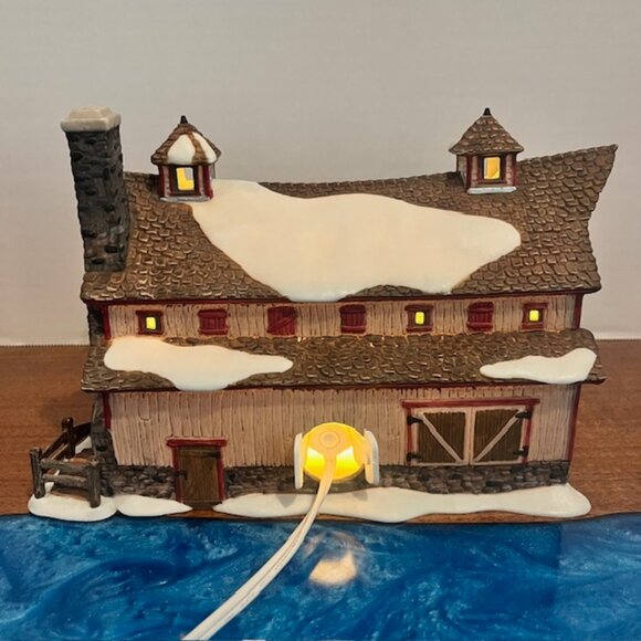 Dept 56 New England Village "Harper's Farm" 56605 Retired - Picture 6 of 12